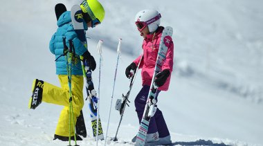 Nahlédněte do novinek dětských lyží 2017/2018!