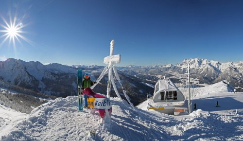 Čtyři vrcholy za jeden den zvládnete na lyžích (i s dětmi) ve Schladmingu